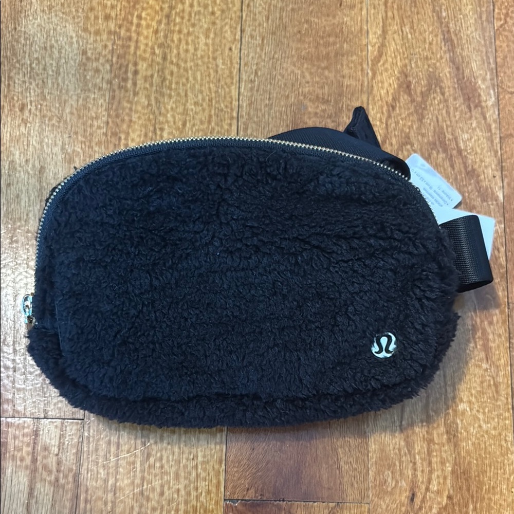 Lululemon Everywhere Belt Bag Fleece